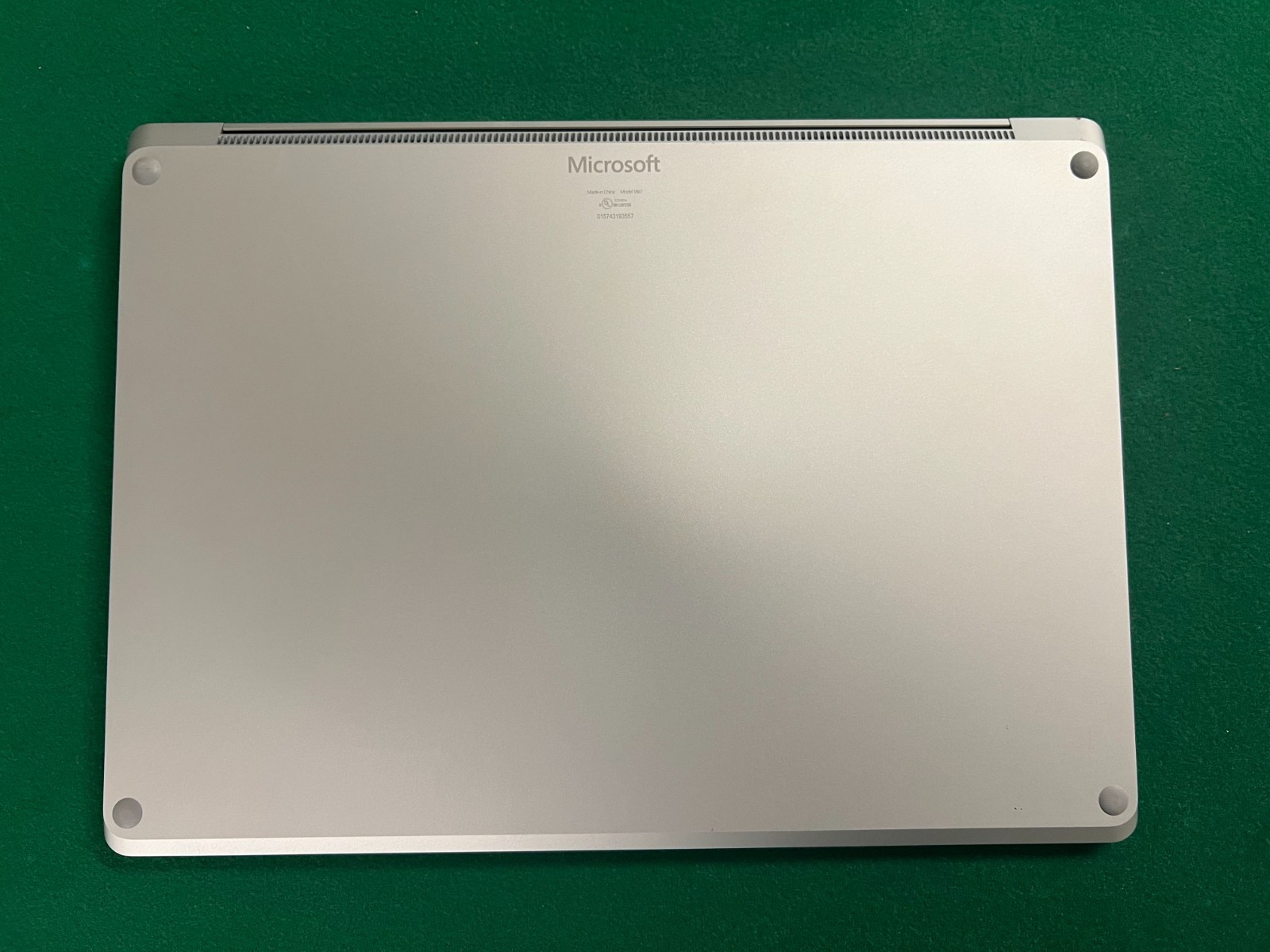 Microsoft Surface Laptop 3 – 13.5″ Touch Intel i5-1035G7 8GB RAM 128GB SSD