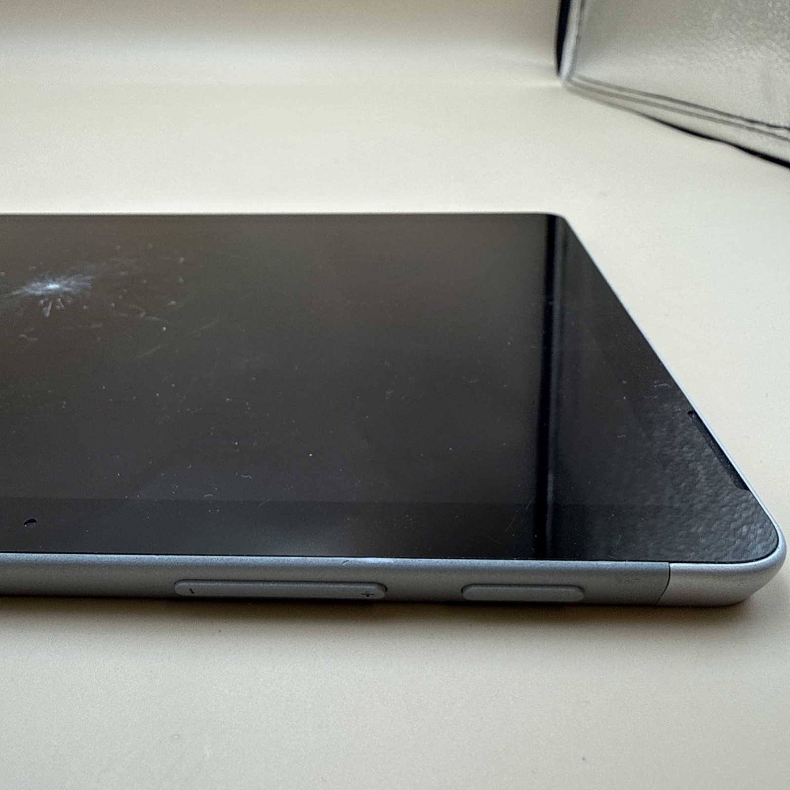 Microsoft 1926 Surface Go 2 10.5″ Pentium 4425Y 1.70Ghz 64GB FOR PARTS