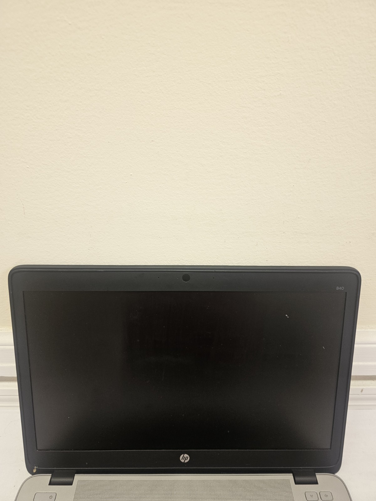 HP EliteBook 840 Laptop – Intel i3 – 8GB RAM – WON’T POWER ON – READ DESCRIPTION