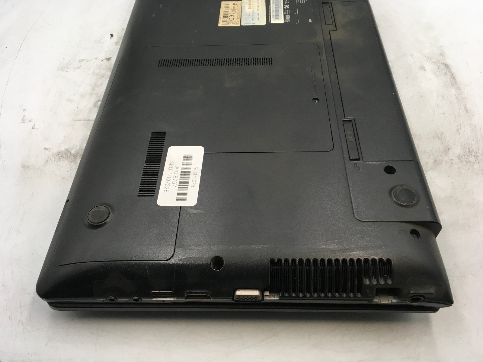 SAMSUNG 300E NP300E5A – FOR PARTS/BAD LCD – INTEL I3 2ND GEN – 4GB RAM -READ- BB