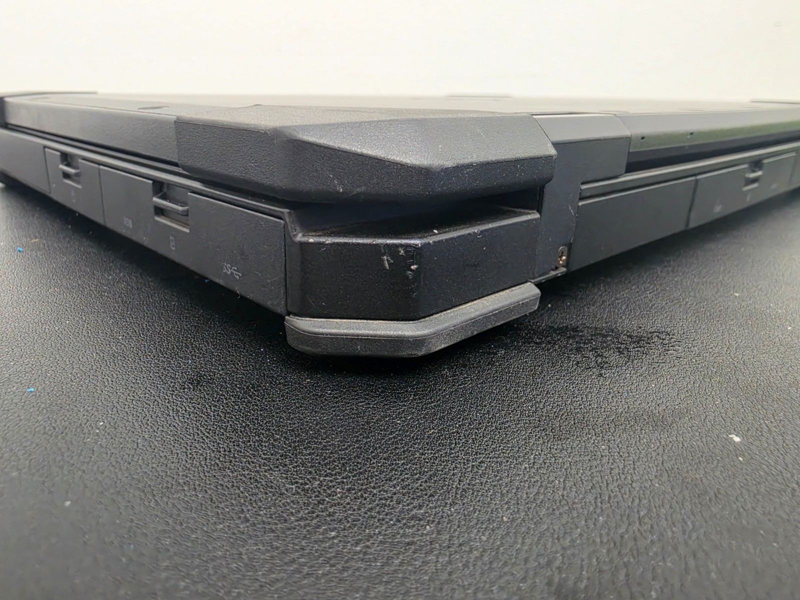 Dell Latitude 5420 Rugged Intel i7-8650U FHD Touch ***LTE*** 4GB Ram 256GB SSD