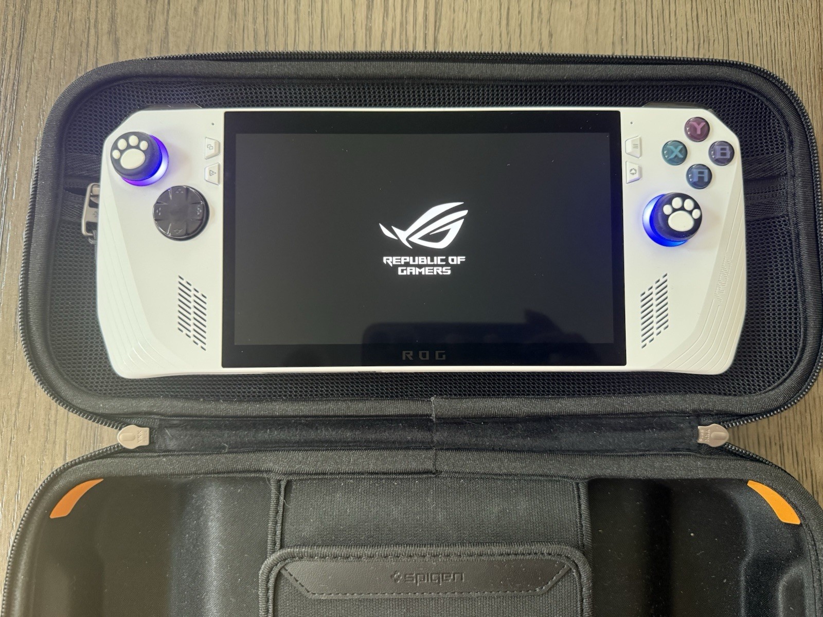 ASUS ROG Ally White w/ Spigen Case 1TB upgraded **MINT**