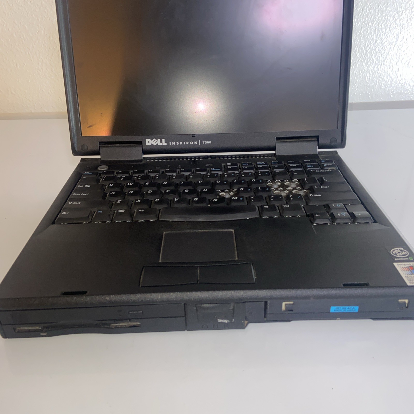 Vintage Dell Inspiron 7500 Laptop Pentium III 12GB HD/128MB RAM No AC- FOR PARTS