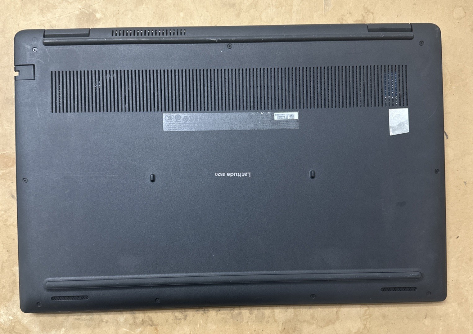 Dell Latitude 3520 15.6″ Laptop i5-1135G7 8GB RAM No SSD/OS