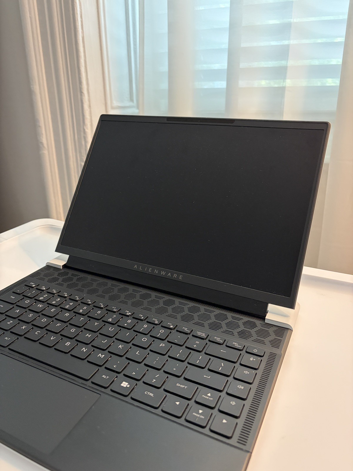 Alienware x14 R2 14″ QHD 165Hz Core i7 NVIDIA RTX4050 – Gaming Laptop
