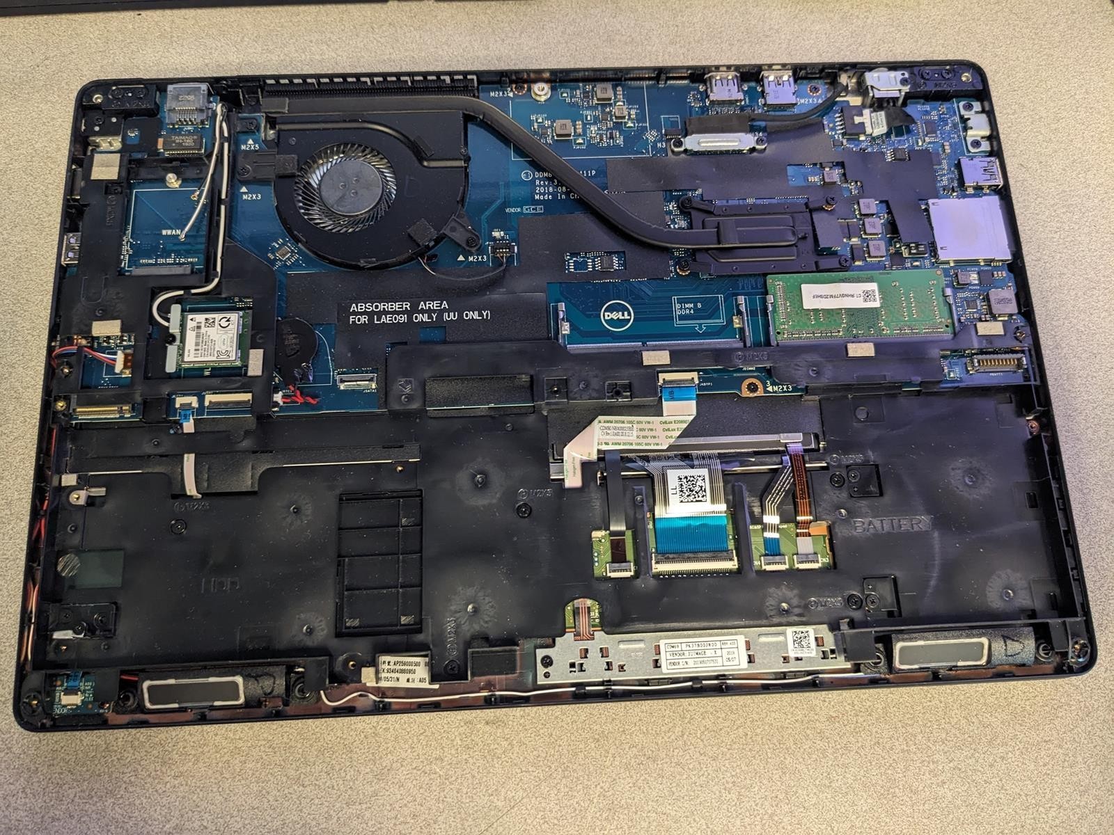 DELL LATITUDE 5590 i5-8250U @ 1.60GHz, 4GB RAM, NO HDD/OS