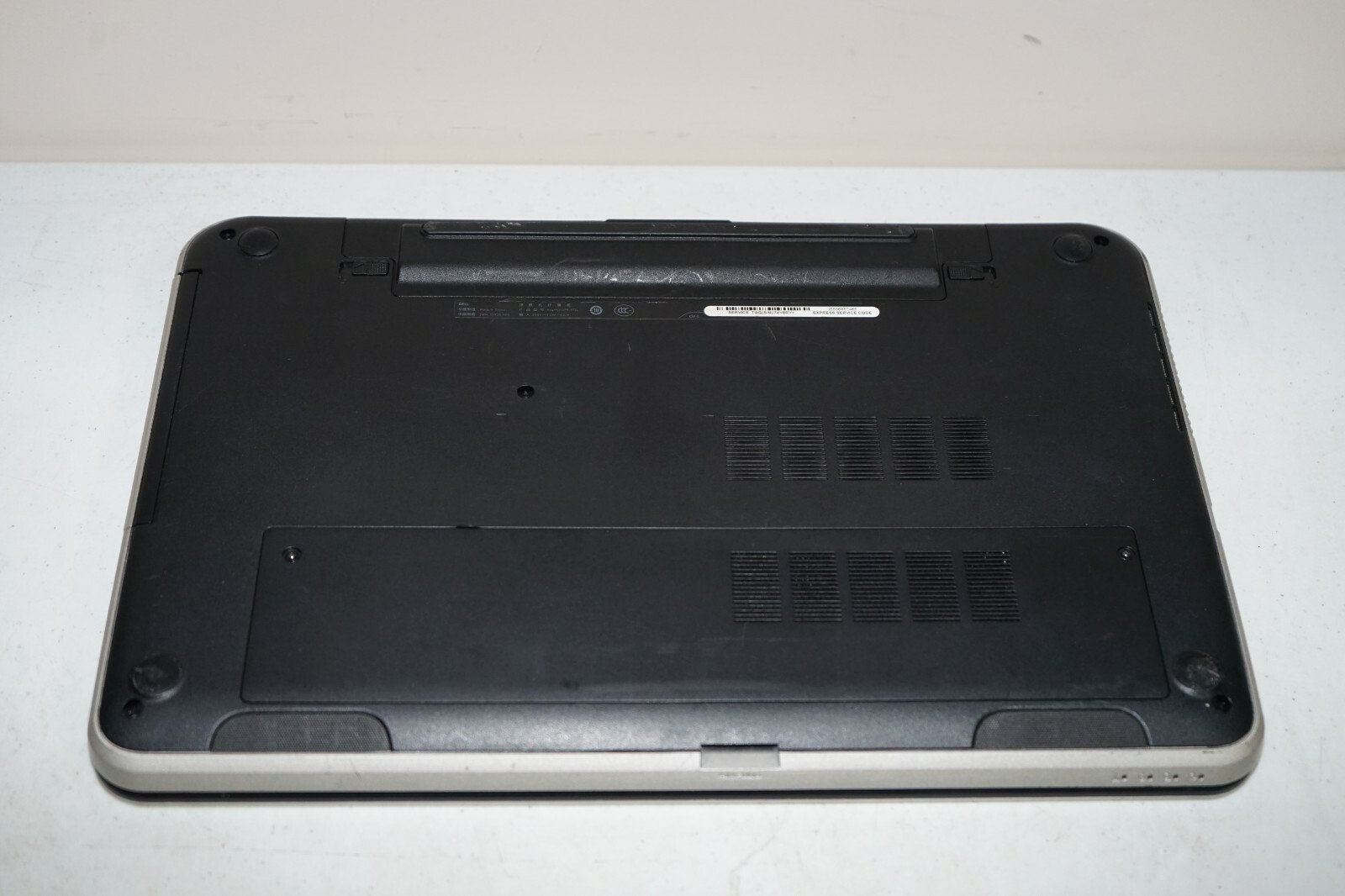 ^ Dell Inspiron 5721 Intel Core i5 3337U @1.8GHz No Ram No HD #C113