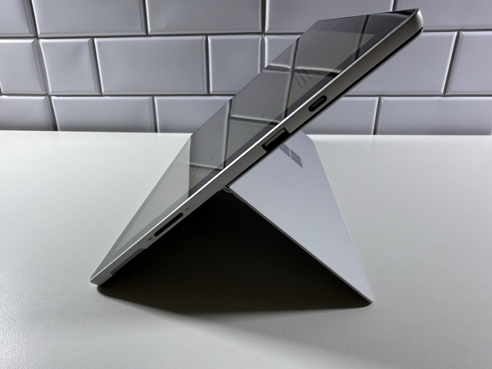 Microsoft Surface Pro 7 plus 1961 Core i5-1135G7 2.4GHz 16GB 256GB Win 11 Pro