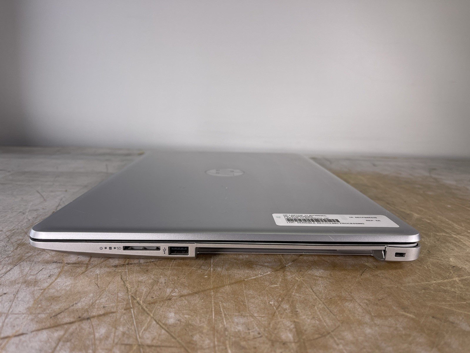 HP LAPTOP 17-BY3053CL i5-1035G1 @ 1.00GHz, 8GB RAM, NO HDD/OS – (FOR PARTS)