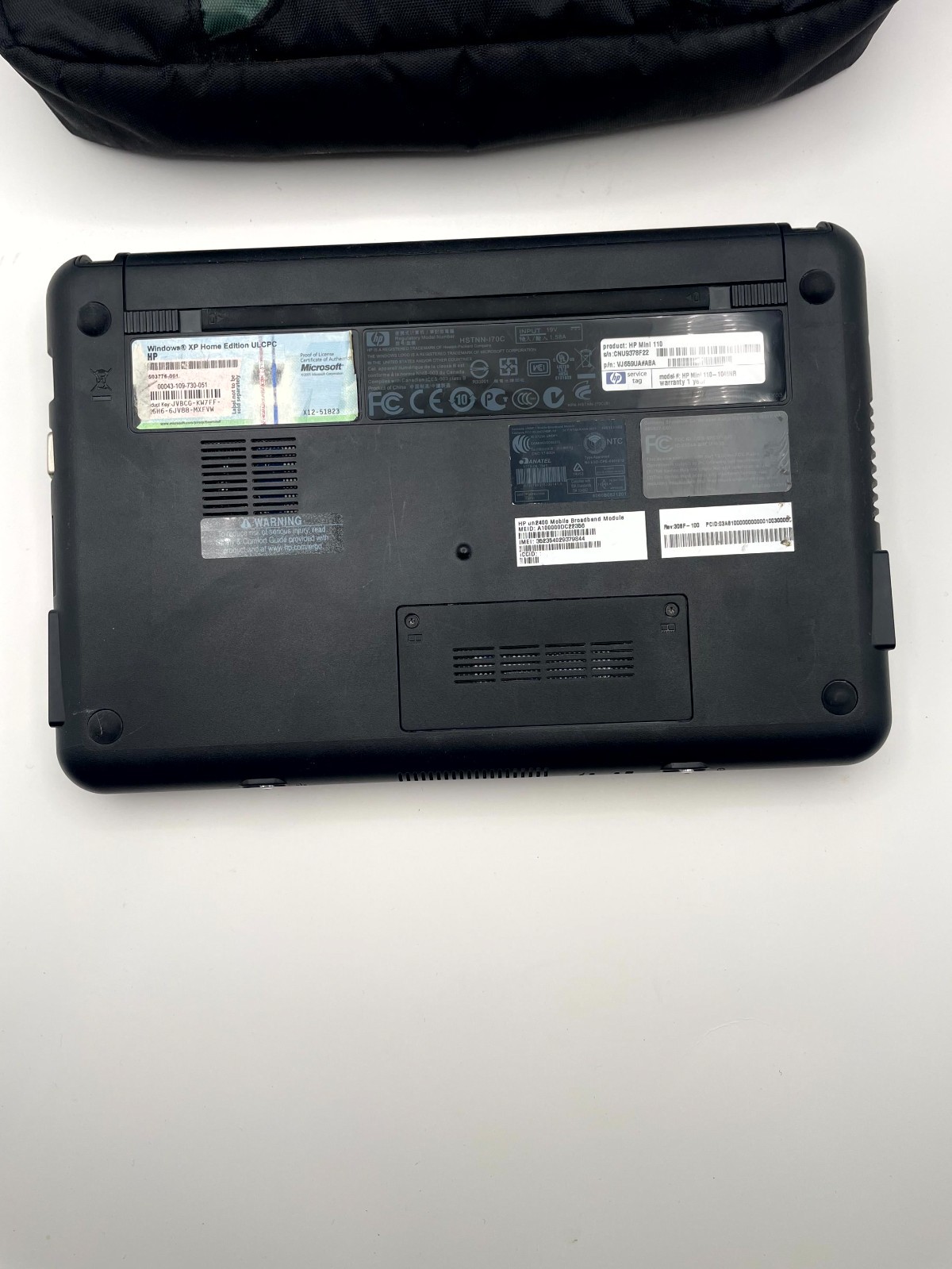 HP Mini 110-1046NR Laptop Black 10.1″ Widescreen Intel Atom with Adapter & Bag