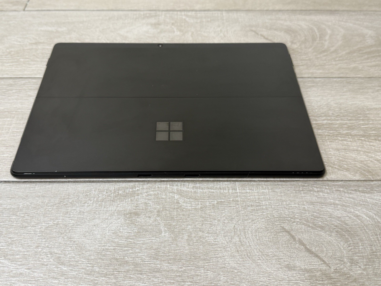Microsoft Surface Pro x 1876 SQ1 CPU (8GB Ram 256GB SSD) Windows 11 Home Black