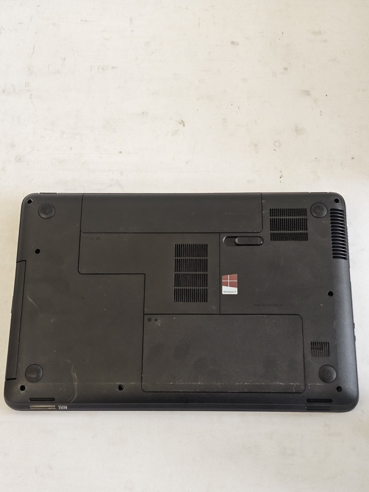 HP Notebook 2000 Laptop – AMD A6-5200 – 4GB RAM – 500GB HDD BAD BATT Windows 10