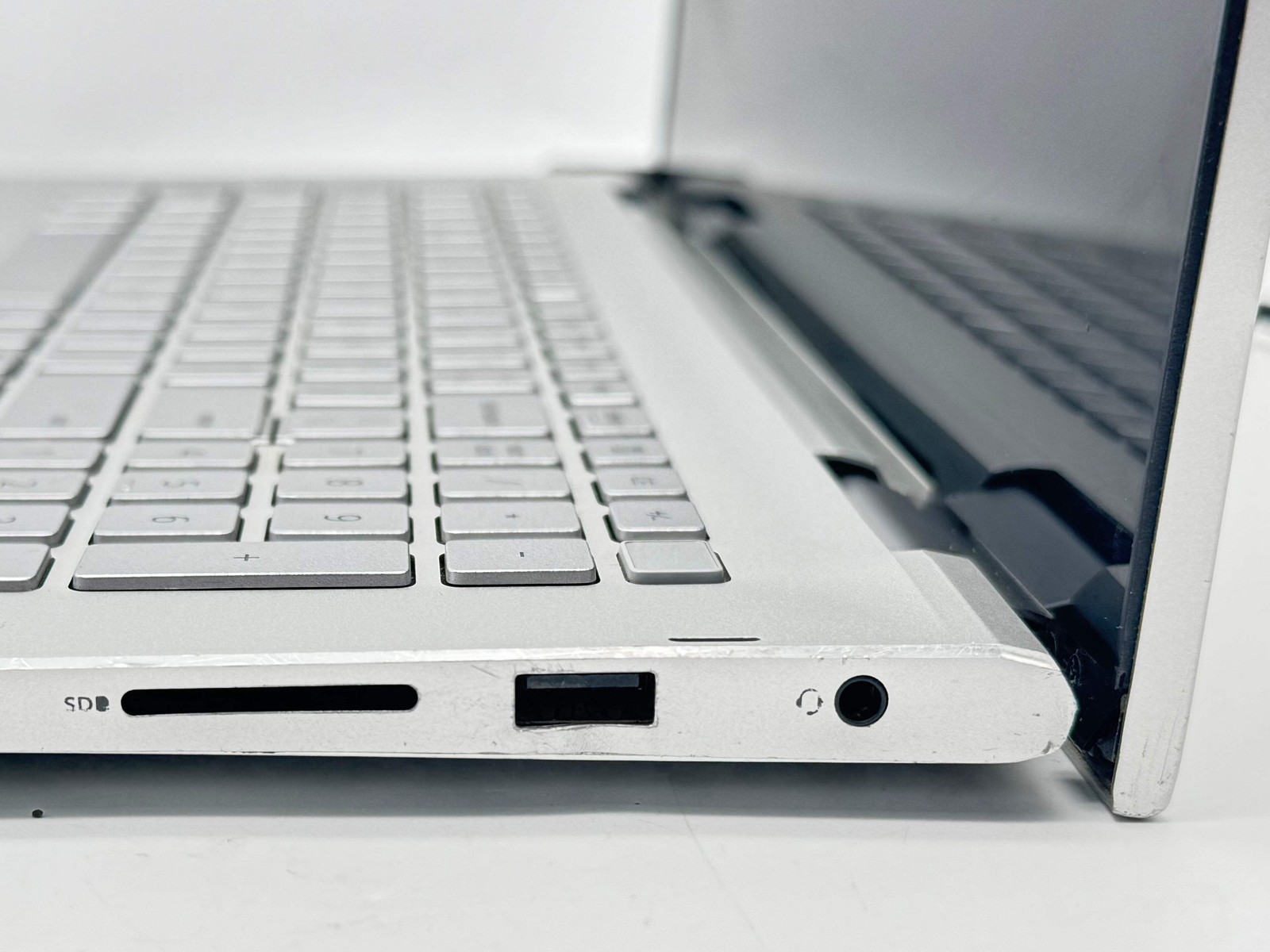Dell Inspiron 7706 2-in-1 17″ Core i7 11th Gen 16GB 512GB Silver Won’t Power On