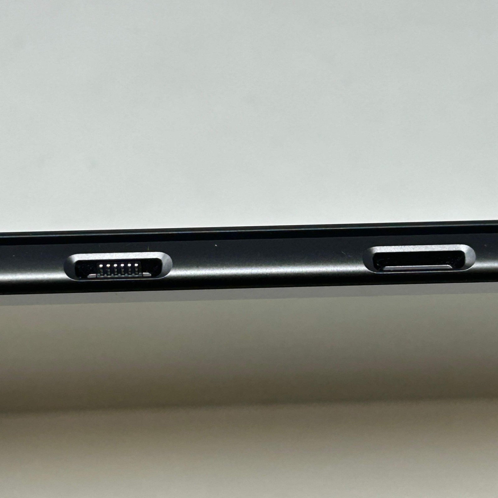 Microsoft Surface Pro 11 2076 13″ Snapdragon X Elite 3.4GHz 16GB RAM 1TB SSD