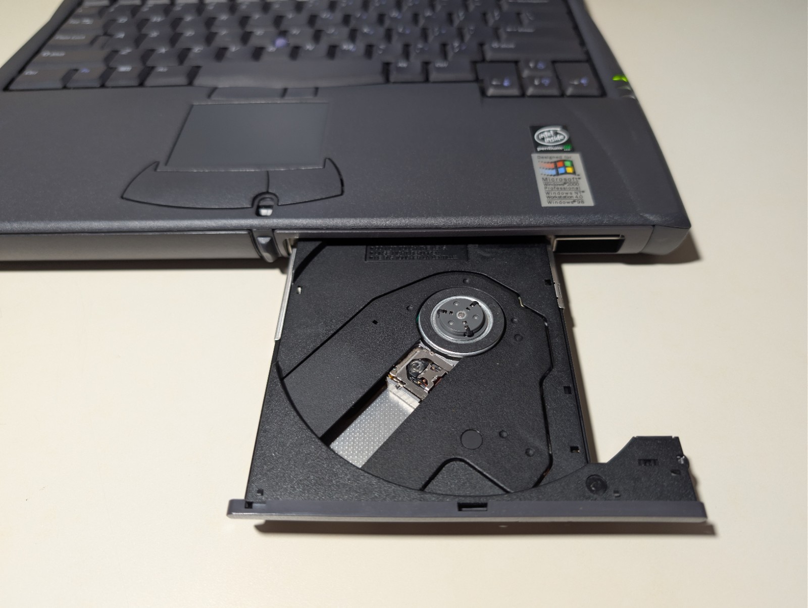 Read! DELL LATITUDE C600 | PENTIUM III 256MB RAM 20GB HDD | Windows 98 SE ATI