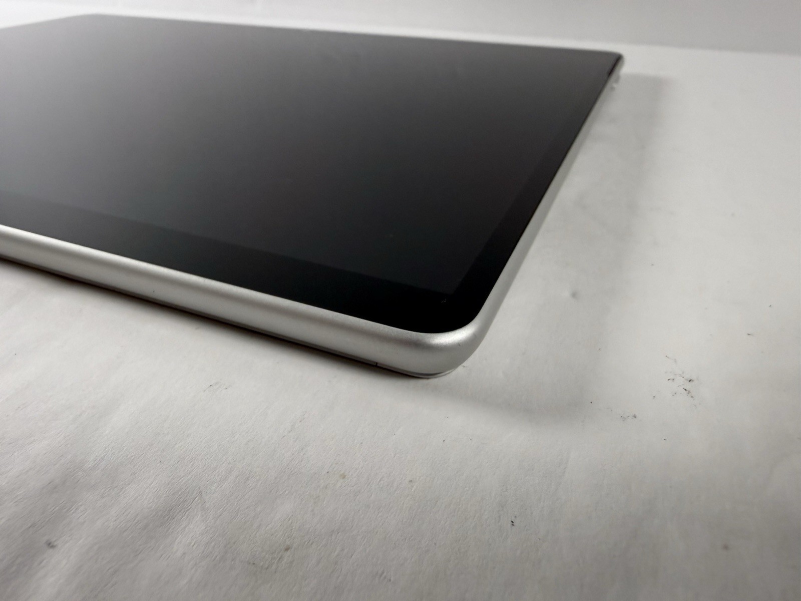 Microsoft Surface Pro 8 (1982) i5-1145G7 – 16GB RAM – 256GB 120Hz – Win 11 Pro