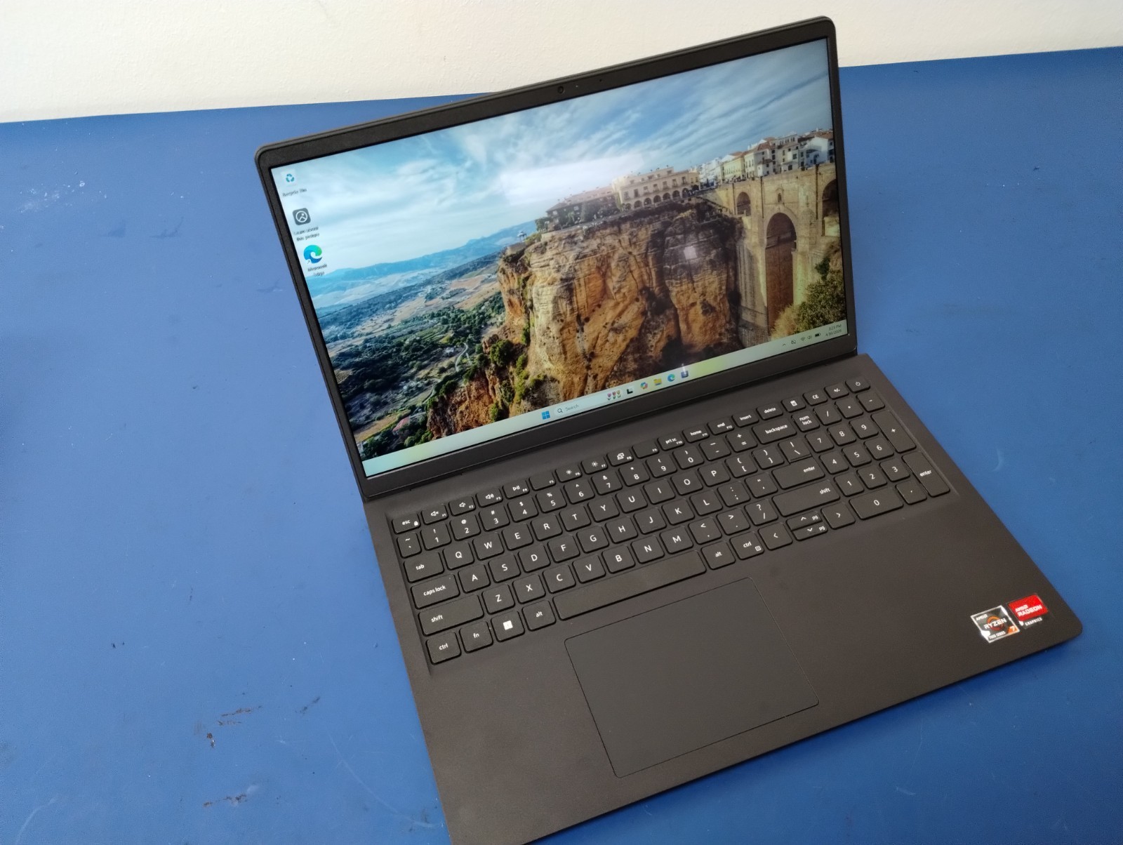 DELL 15 DC15255 G8MK9, AMD Ryzen 7 7730U, 2.00 GHz, 16 GB RAM 512 GB NVMe SSD