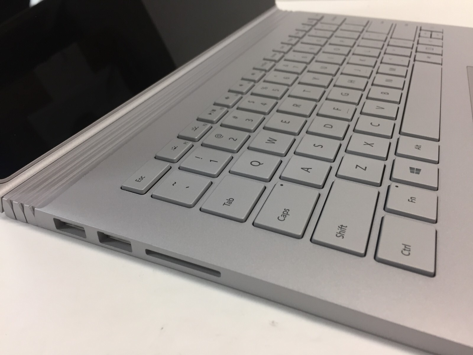 *Bad Battery*Microsoft Surface Book 13.5″ Model 1703 1704/i5-6300/8GB/128GB/W10P