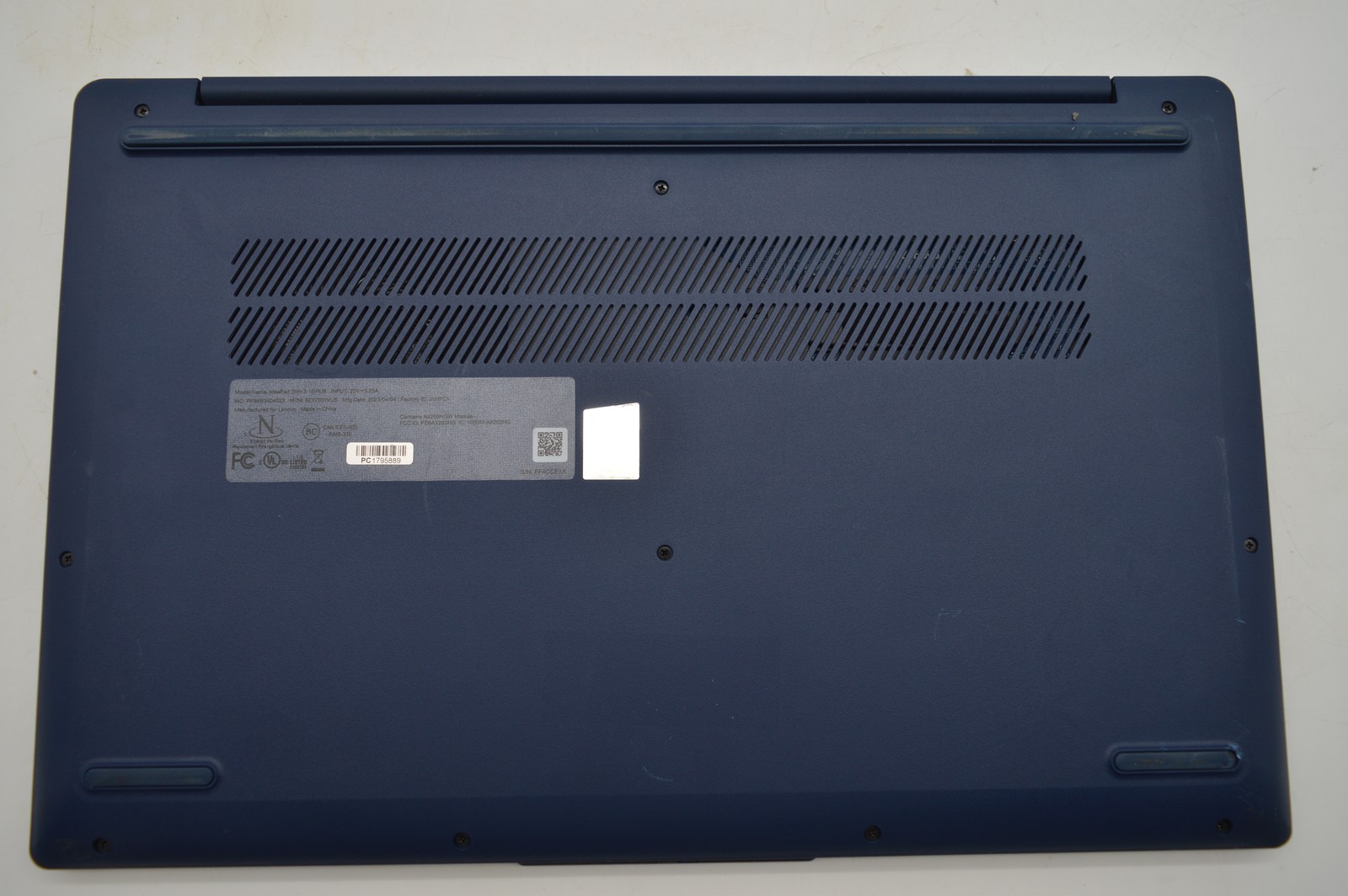 Lenovo IdeaPad Slim 3 15IRU8 Core i3-1315U 1.2GHz 8GB 256GB SSD PC1795889