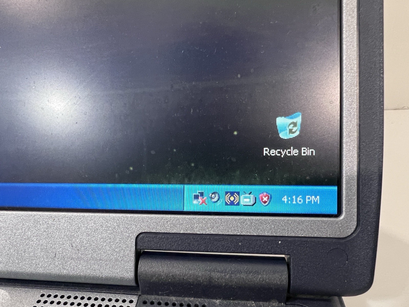 HP Pavilion Pavilion zt1000, WinXP, Pentium 3, S3 AGP, 30GB HDD- No Speakers
