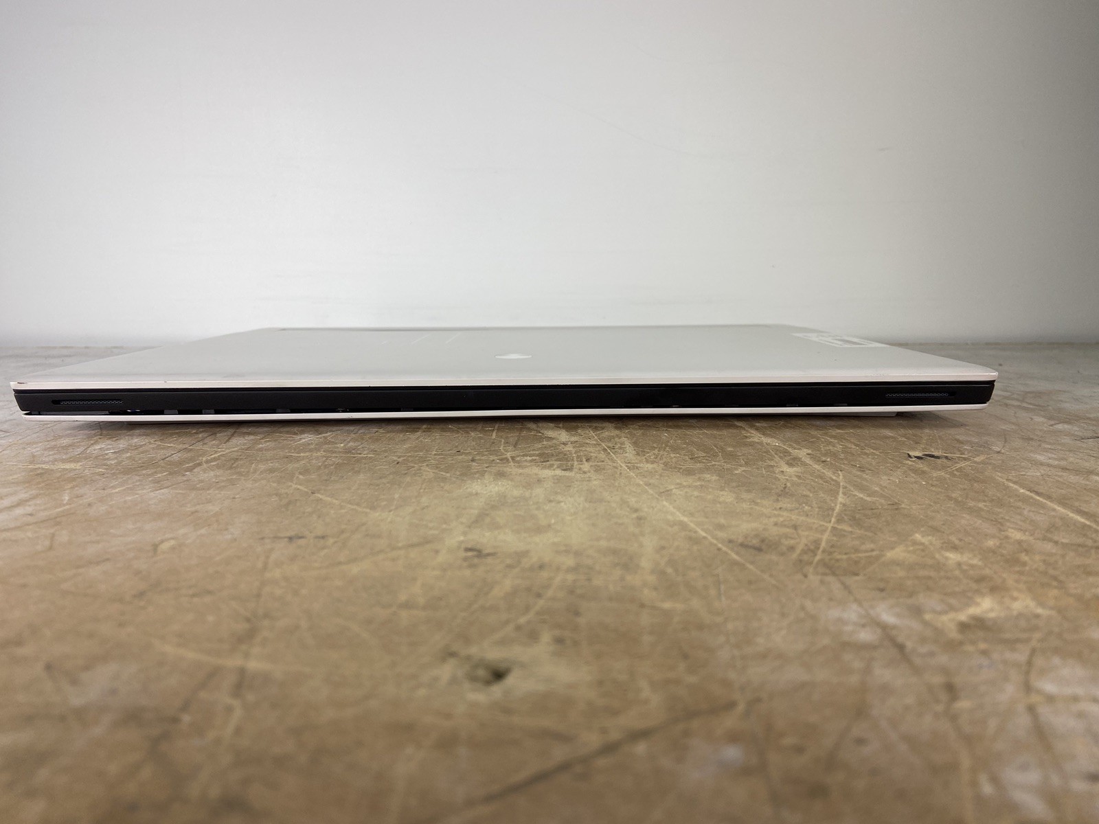 DELL ALIENWARE X17 R1 i7-11800H @ 2.30GHz, 8GB RAM, NO HDD/OS – (FOR PARTS)