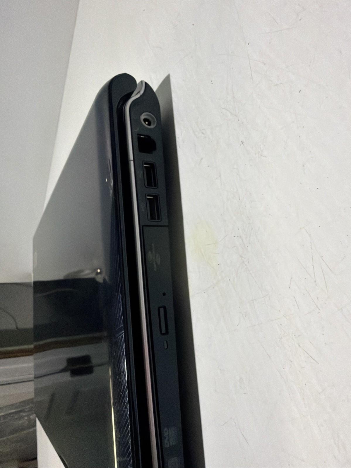 Hp Pavilion dv2700 14″ Laptop AMD Turion 64 X2 2gb Ram NO Drives Boots Bios