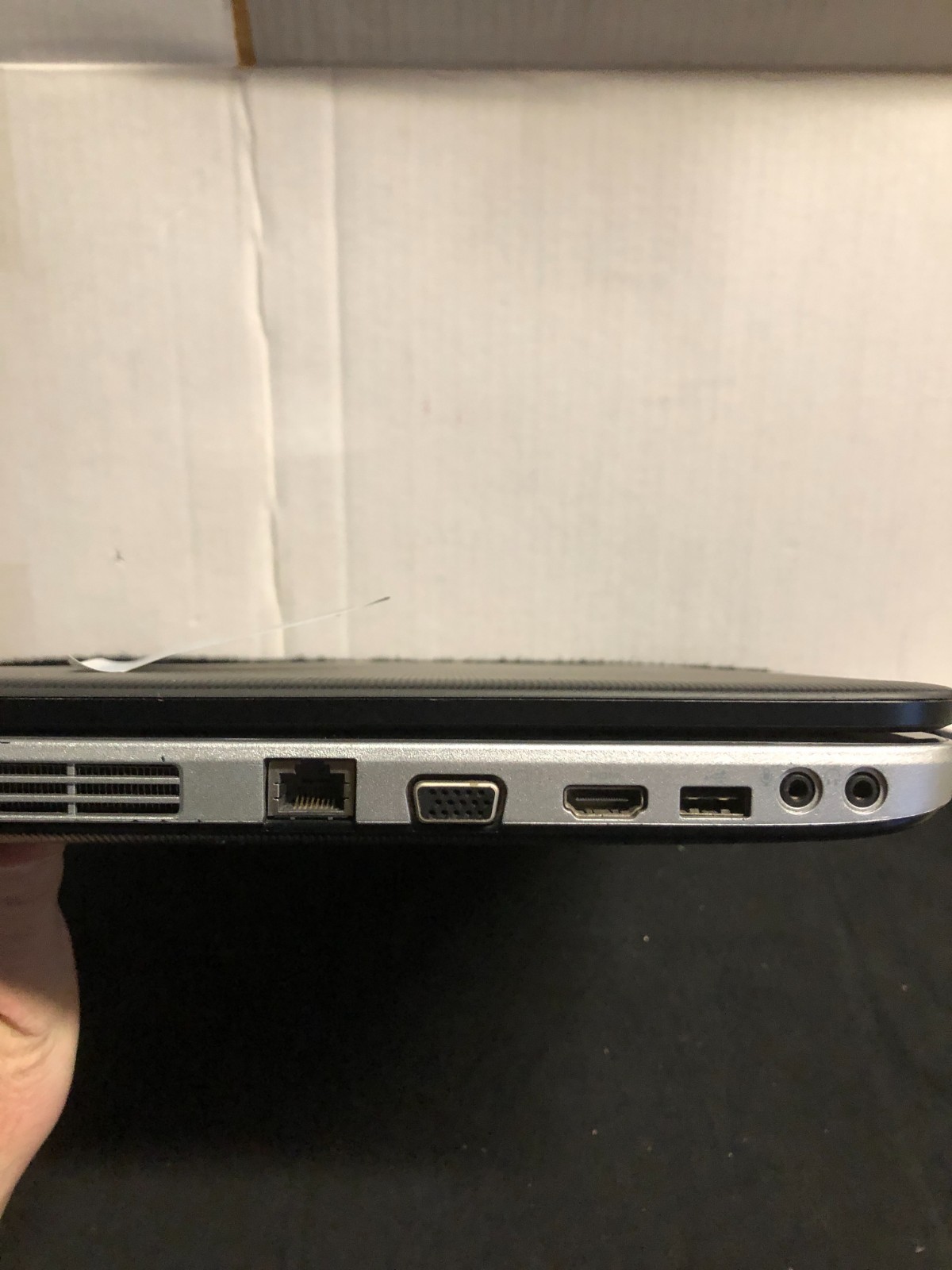 Dell Vostro 2520 15.6in 300 GB HD 2 GB RAM i3-2328M @2.3GHz win 7 no battery