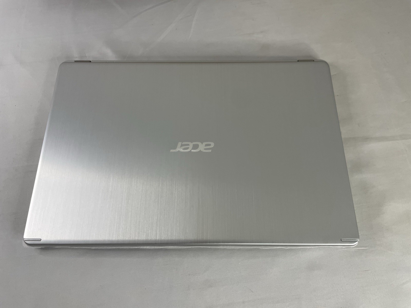 NEW In Box Acer Aspire 5 A515-43-R19L SlLM 15.6″ Ryzen 3 3200U 4GB 128GB Win10S