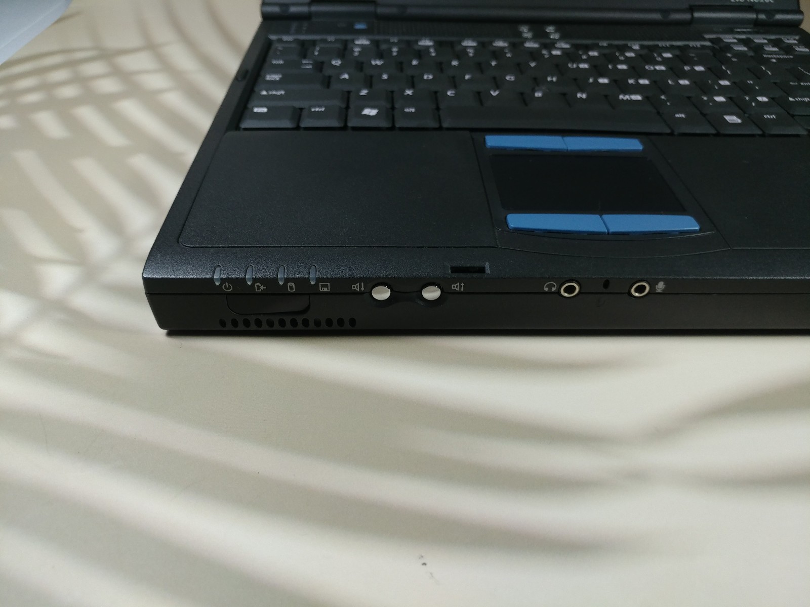 Vintage COMPAQ EVO N610C | PENTIUM 4 1MB RAM 40GB HDD | XP Boot | READ !!!
