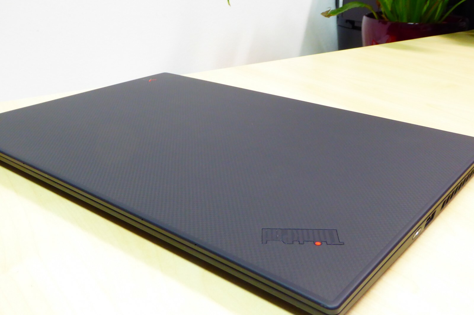 US ENGLISH LENOVO THINKPAD X1 CARBON G7 i5-8265U 8G 2TB FHD W11 ENGLISH LAPTOP