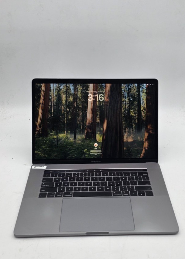 Apple MacBook Pro 2018 15″ i7-8750H @ 2.2 GHz 16GB RAM 500GB SSD Sequoia