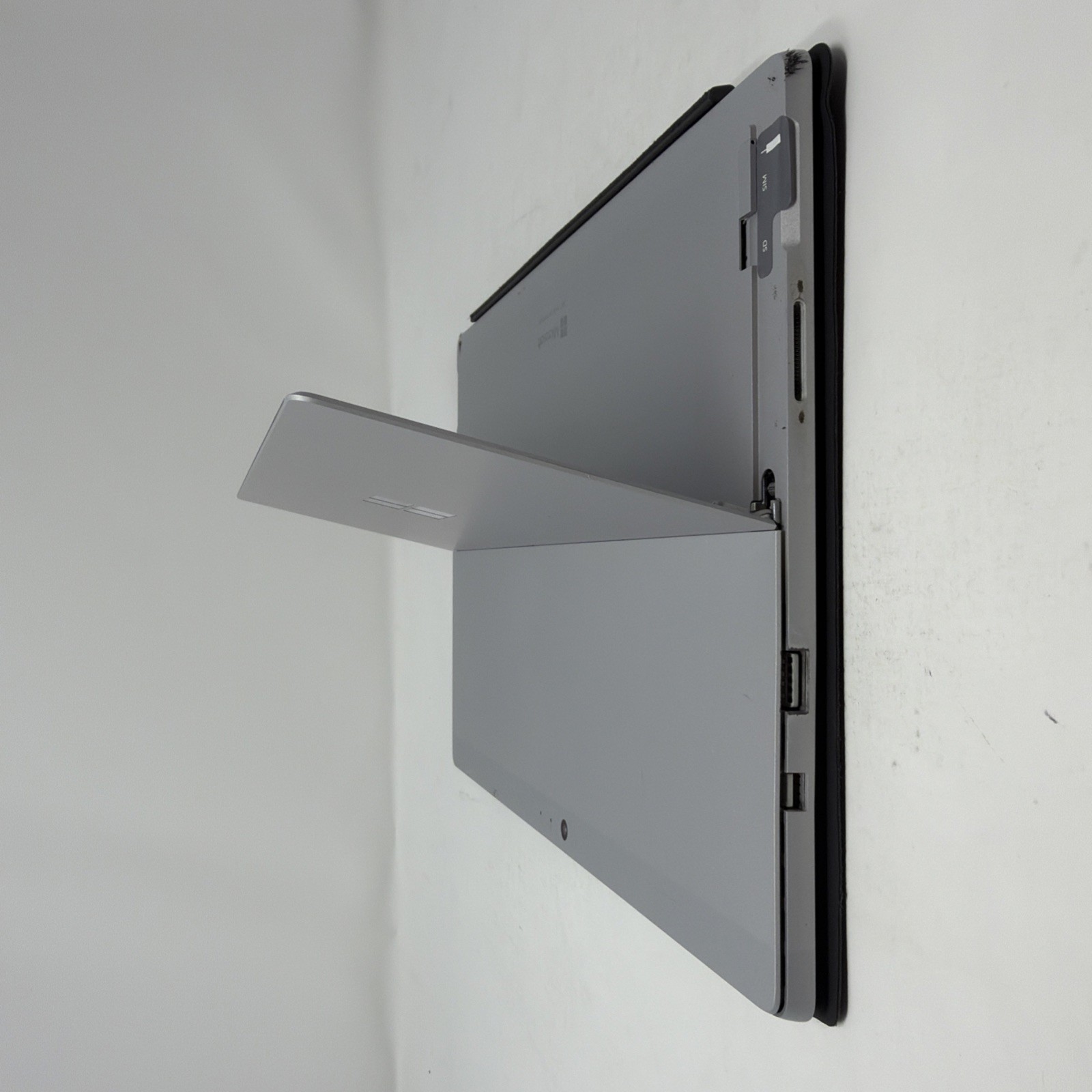 Microsoft Surface Laptop 1807 i5-7200U 8GB 256GB 13.5″ Win 11 -READ-