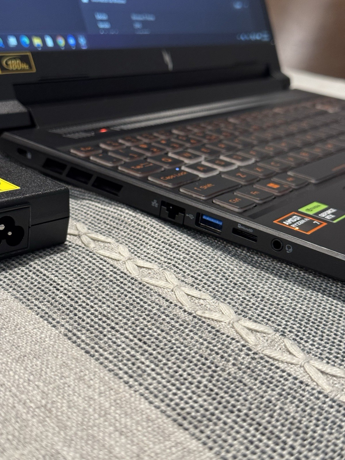 Acer Nitro V16 16″ FHD 180Hz Ryzen 7 350 RTX 5060 16GB 1TB Gaming Laptop