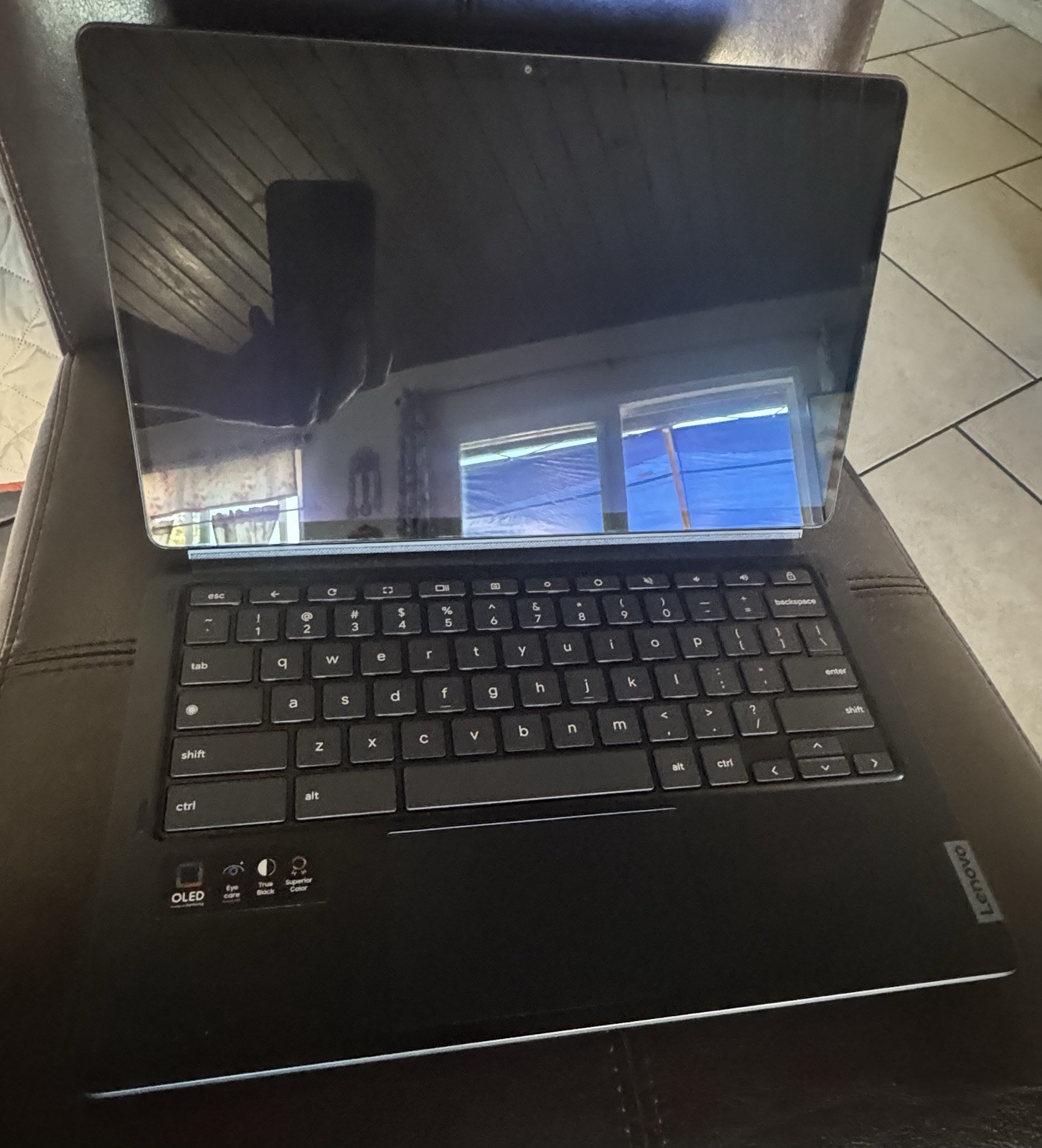 Lenovo IdeaPad Duet 5 Chromebook 2 in 1 Laptop- Full HD- Touchscreen