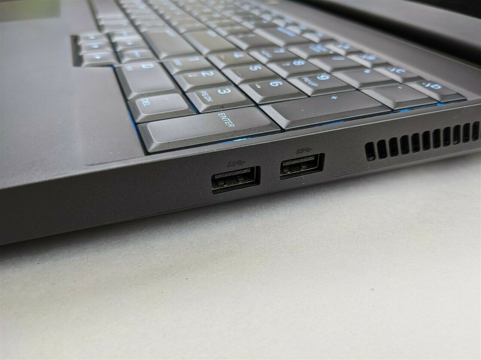 Alienware Area-51m i7-9700 3.00GHz 32GB RAM 1.5Tb SSD 17.3″ FHD RTX2070 8GB