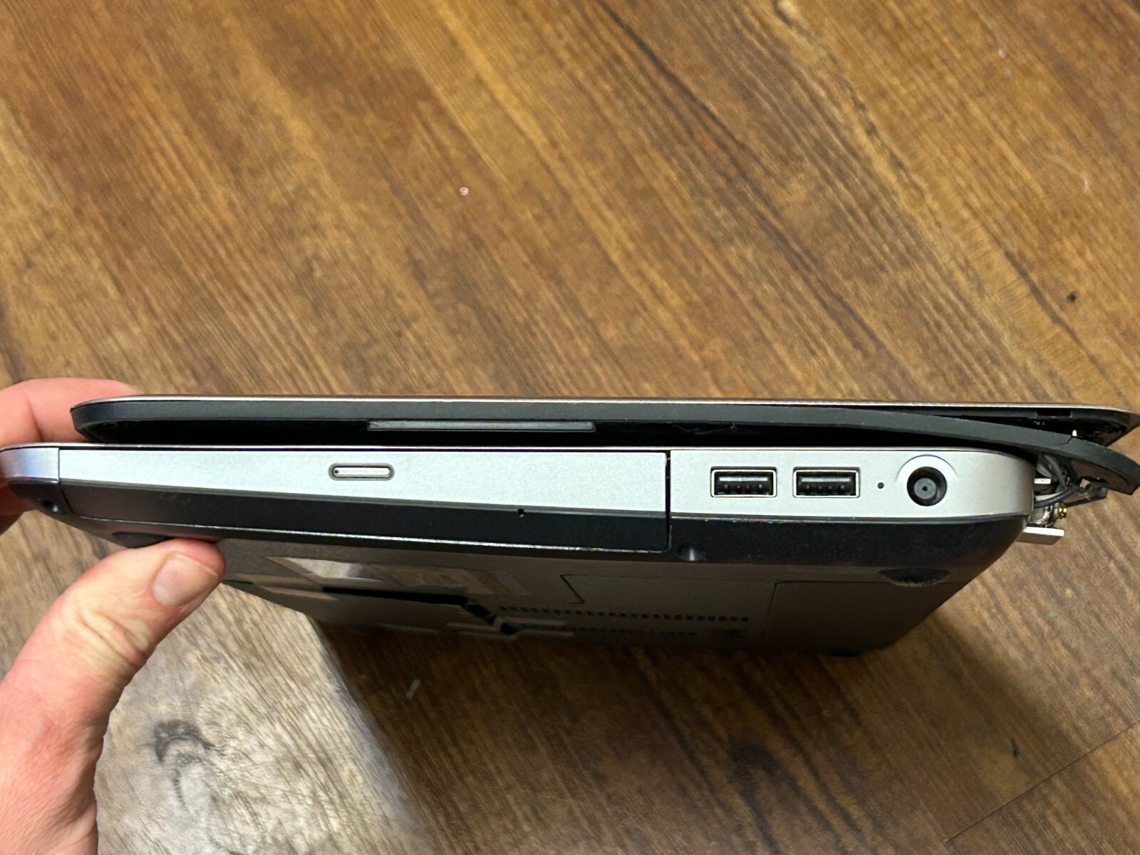 BROKEN HP Pavilion dm4-1150ca Intel Core i5 AS IS CRACKED SCREEN HINGE