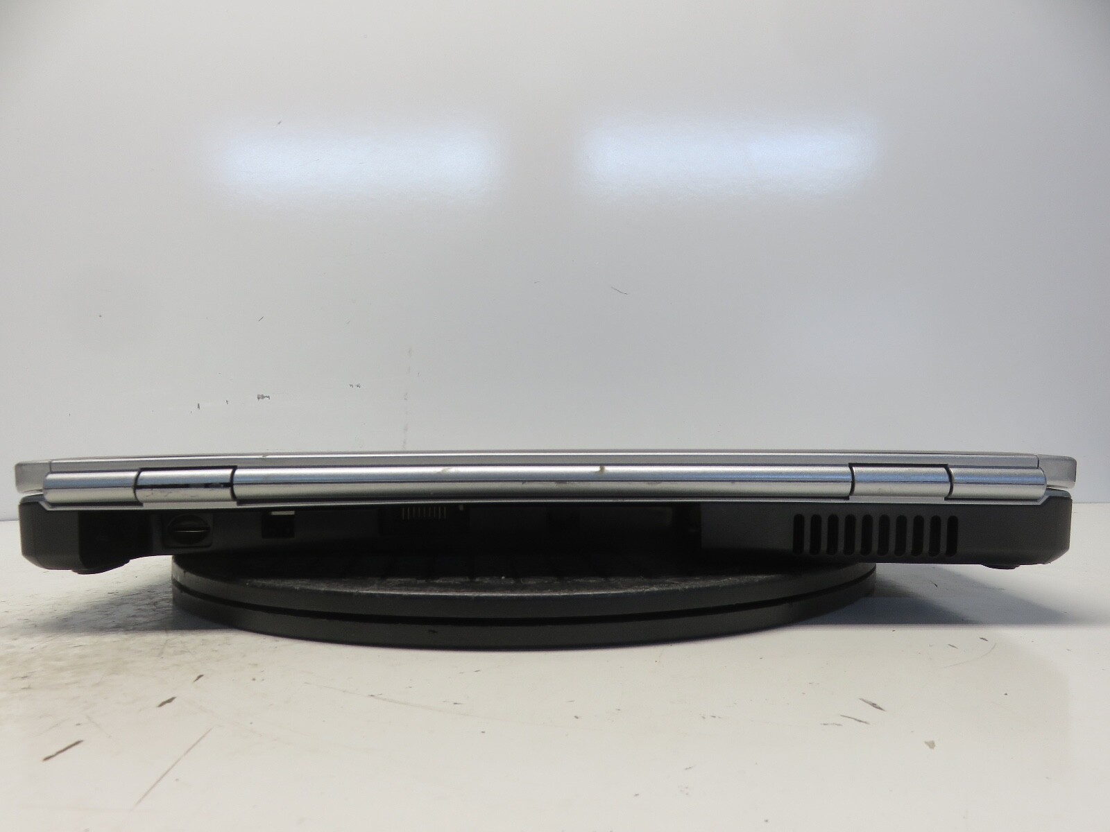 Dell Inspiron 1525 Intel Pentium Dual-Core 06FD 2 GHZ 2 GB NO HDD No Batt