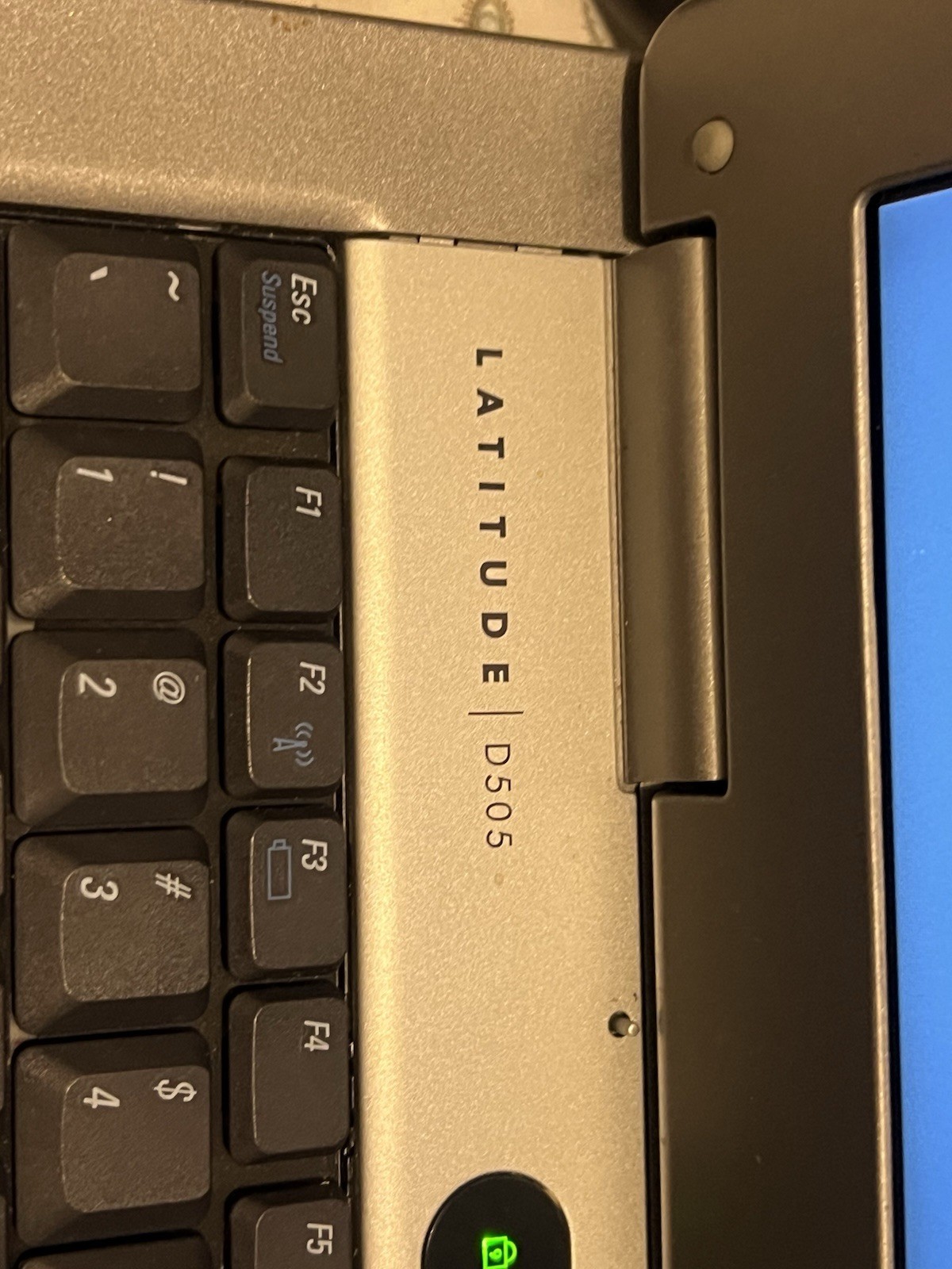Dell Latitude D505 Laptop Intel Pentium M 1.6GHz 1280MB RAM No HDD/OS