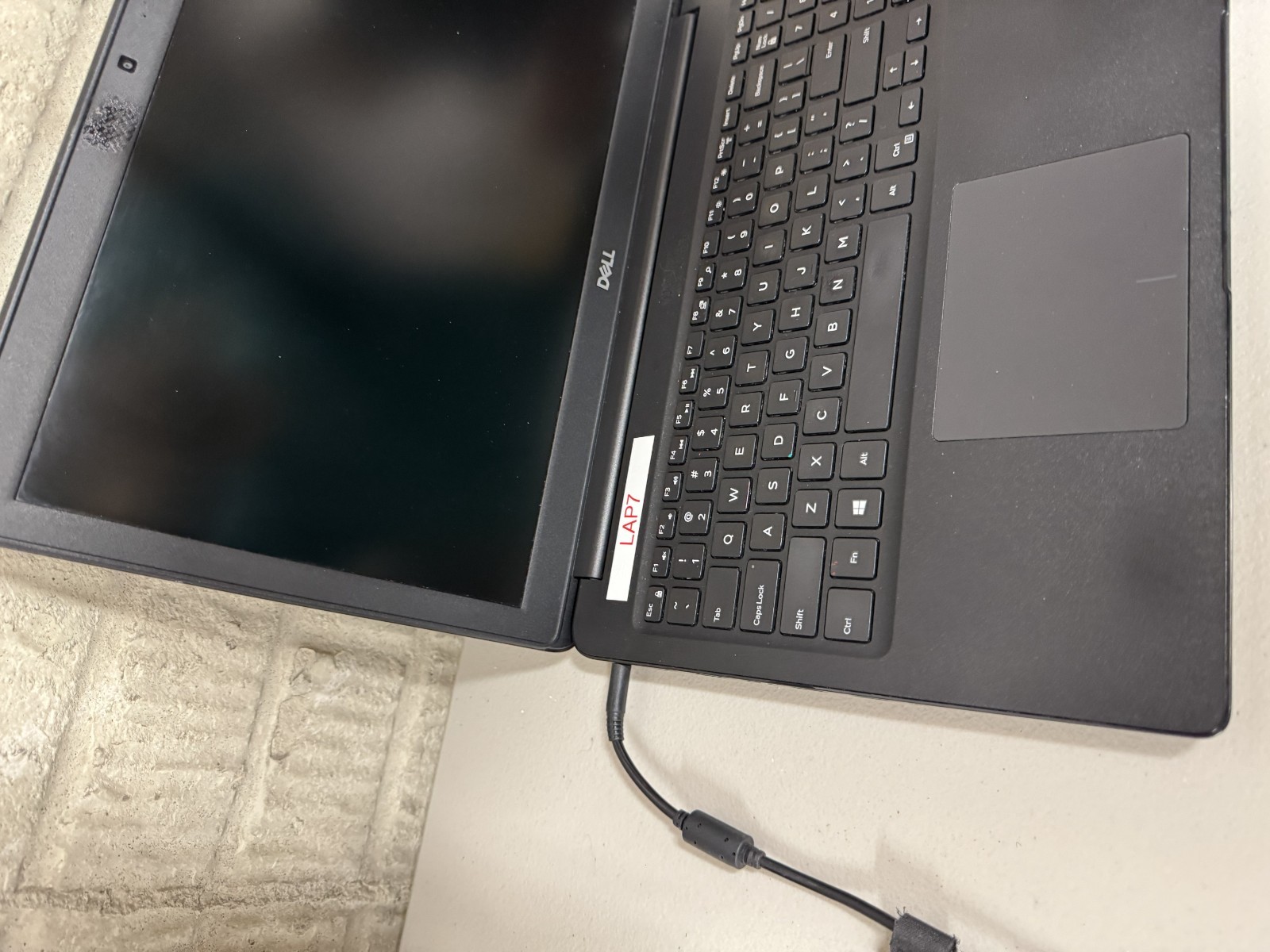Dell Latitude 3500 i5-8265u 8gbram 240gb SSD windows 11
