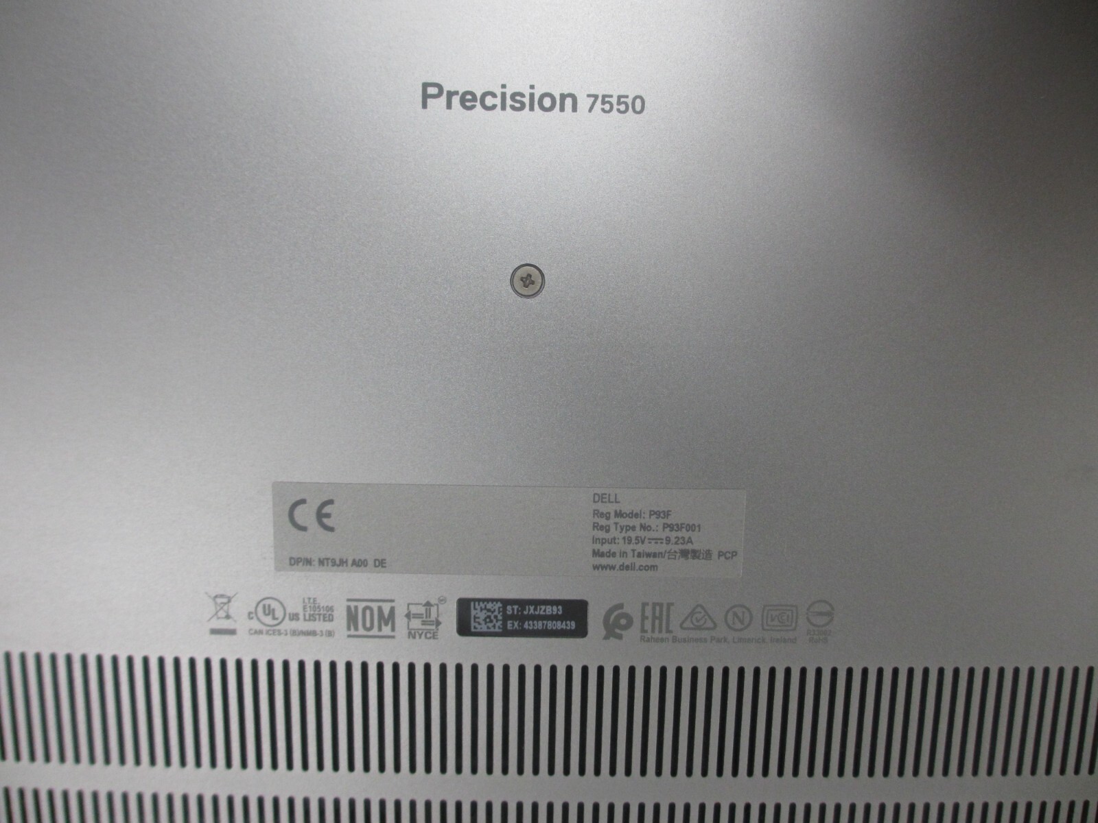 Dell Precision 7550 Xeon W-10855M 2.80GHz 32GB 512GB SSD Ubuntu T2000 Laptop +AC