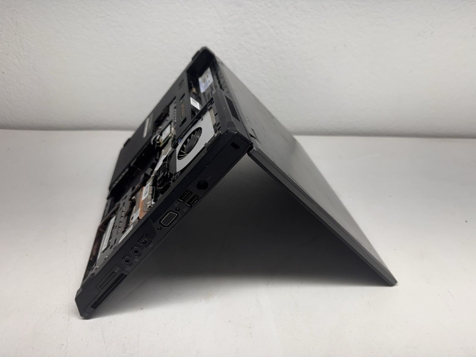 Dell Latitude E5410 – Intel Core i3 2.40GHz – 2GB RAM – FOR PARTS / REPAIR 0005