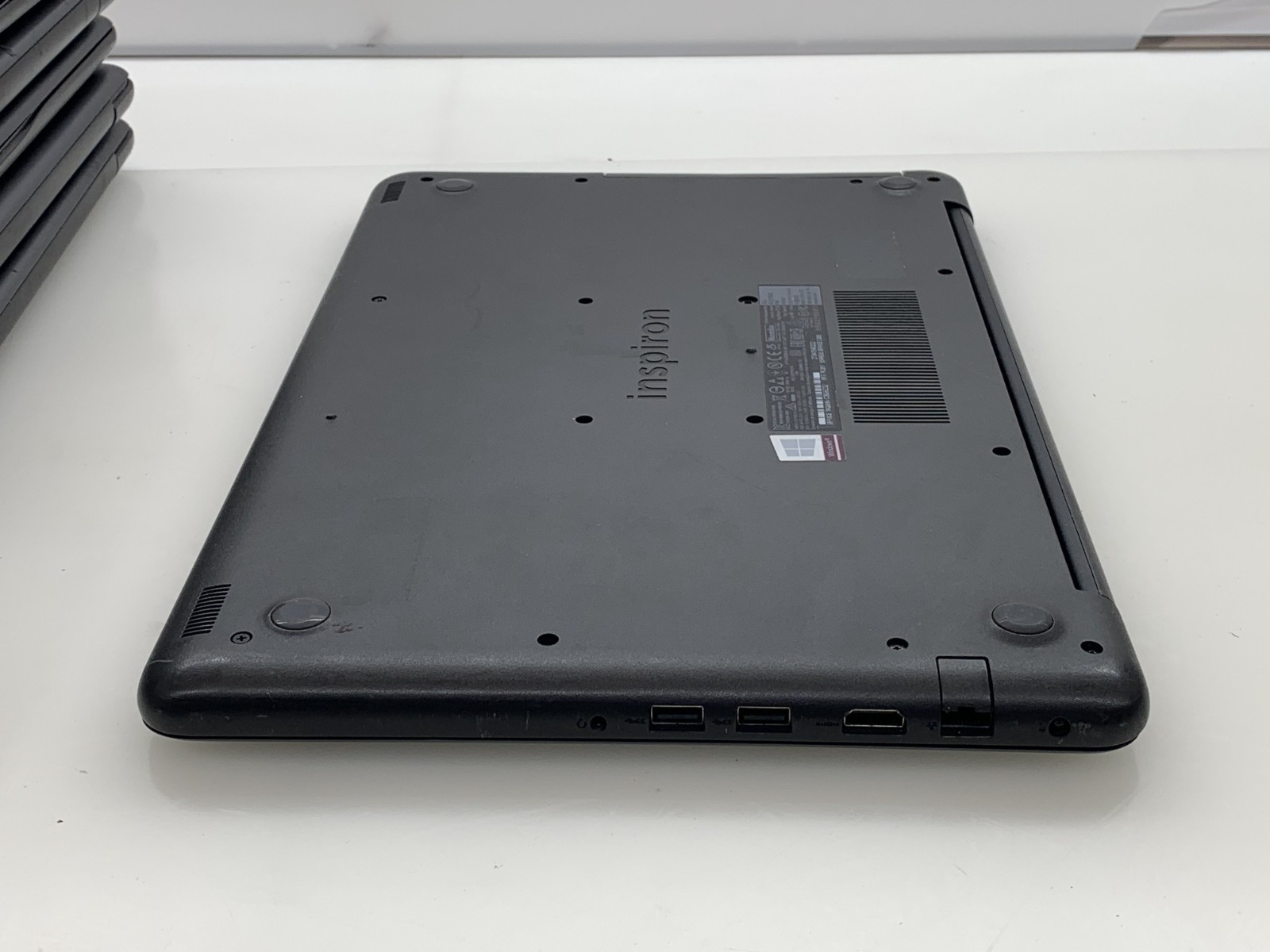 LOT(6) DELL INSPIRON 5567 I5-7200U@ 2.50GHz 8GB RAM NO OS/SSD WCHARGER