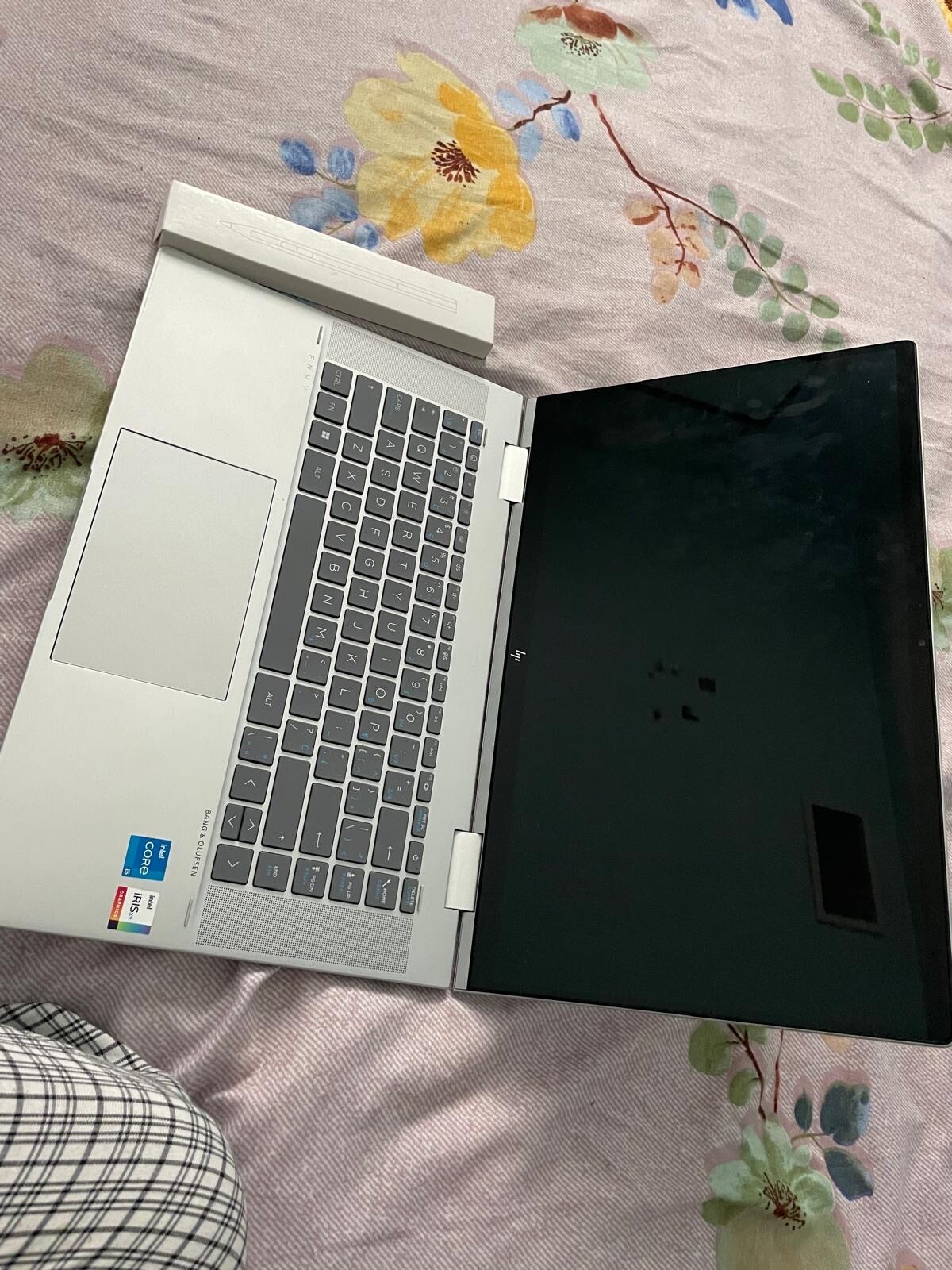 Hp high tech laptop with touchscreen and stylus included no extra charges