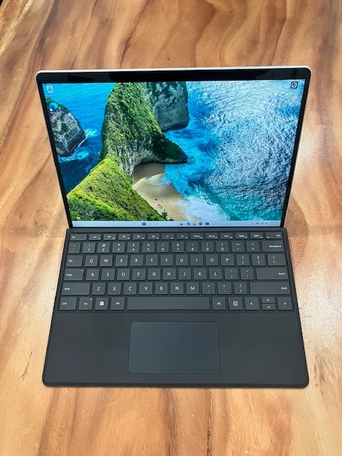 Microsoft Surface Pro 8 Business i7-1185G7 16GB RAM 512GB SSD + Keyboard