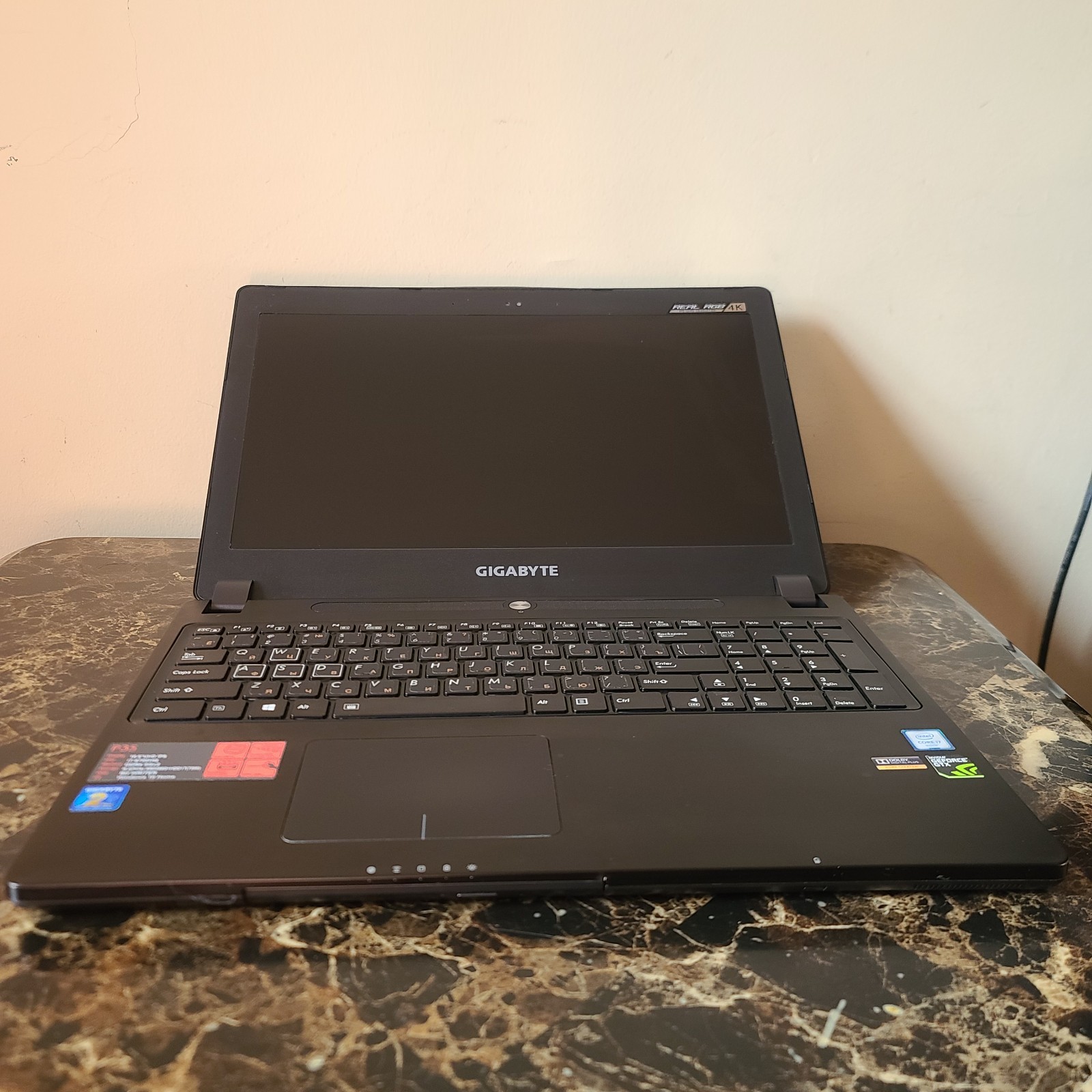 GIGABYTE P35X-V5 GAMING LAPTOP CORE i7-6700HQ 2.60GHz 8GB RAM GTX 980M 62GB SSD
