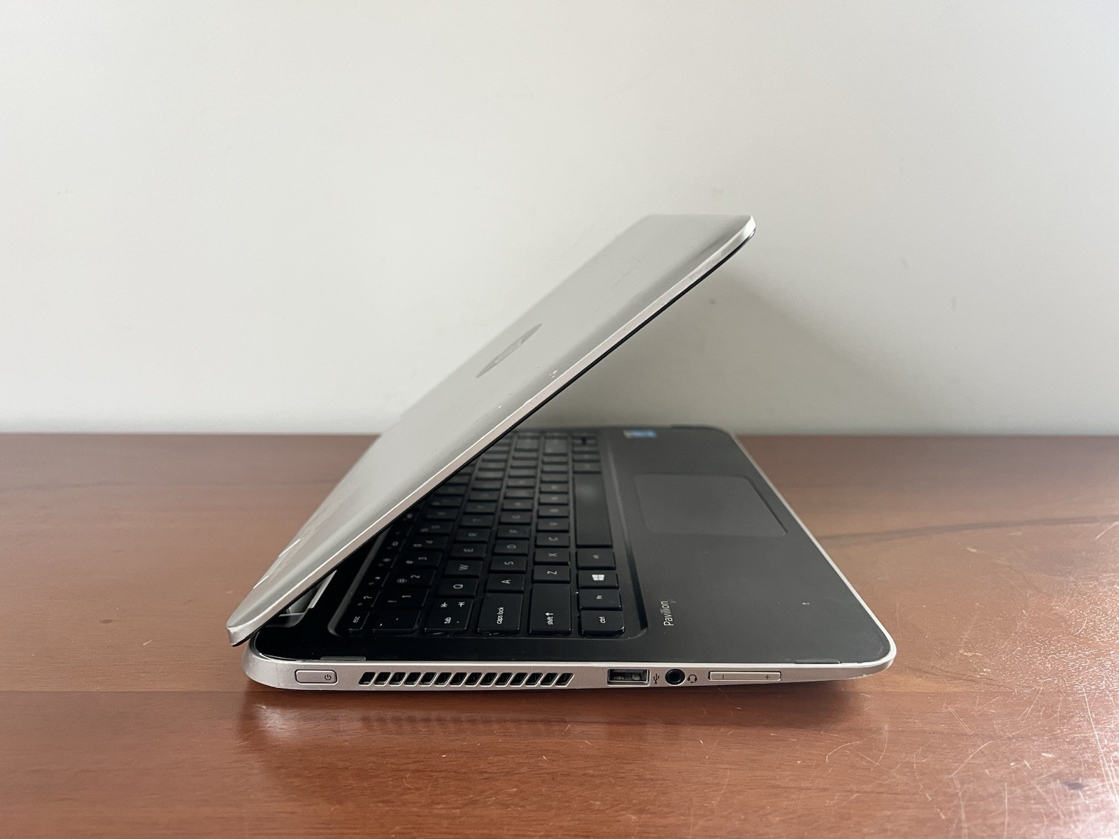 *Bad Battery*HP Pavilion 13-a110dx 13.3 Touch Laptop/i3-5010U/4GB/500GB HDD/W10H