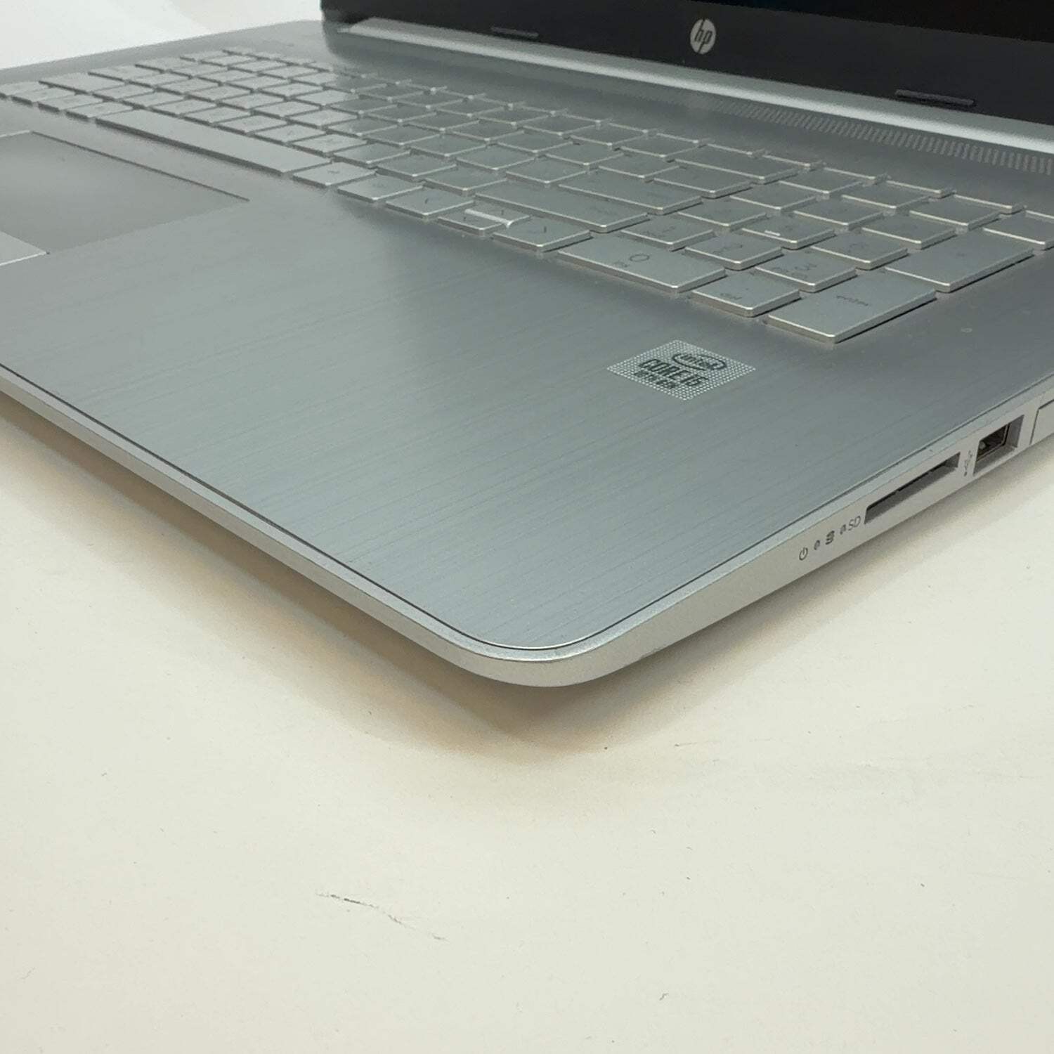 HP Laptop 17-BY3053CL 17.3″ i5-1035G1 1.0GHz 12GB RAM 1TB HDD