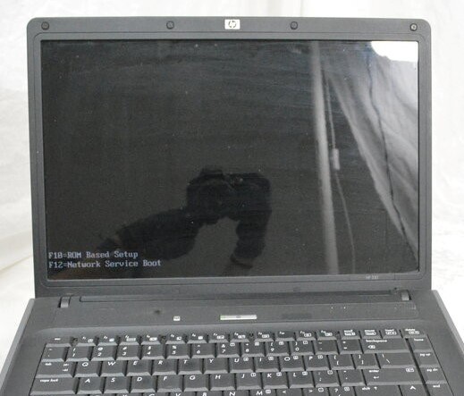 HP 530 FH553AT-ABA INTEL CORE2 T5200 laptop 1GB 160GB 1.6Gz SEE NOTES