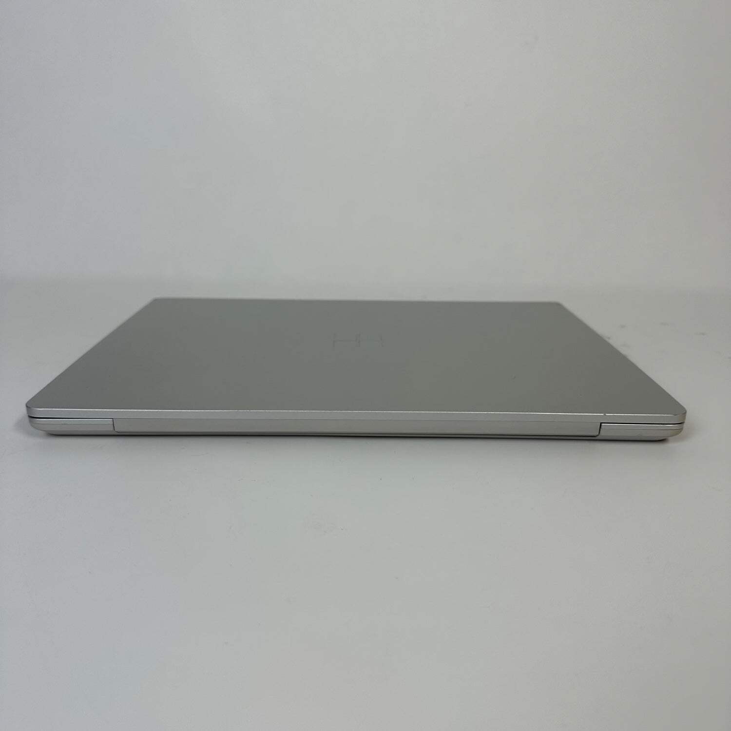 Microsoft Surface Laptop Go 1 1943 12.4″ i5-1035G1 1.0GHz 4GB RAM 64GB SSD