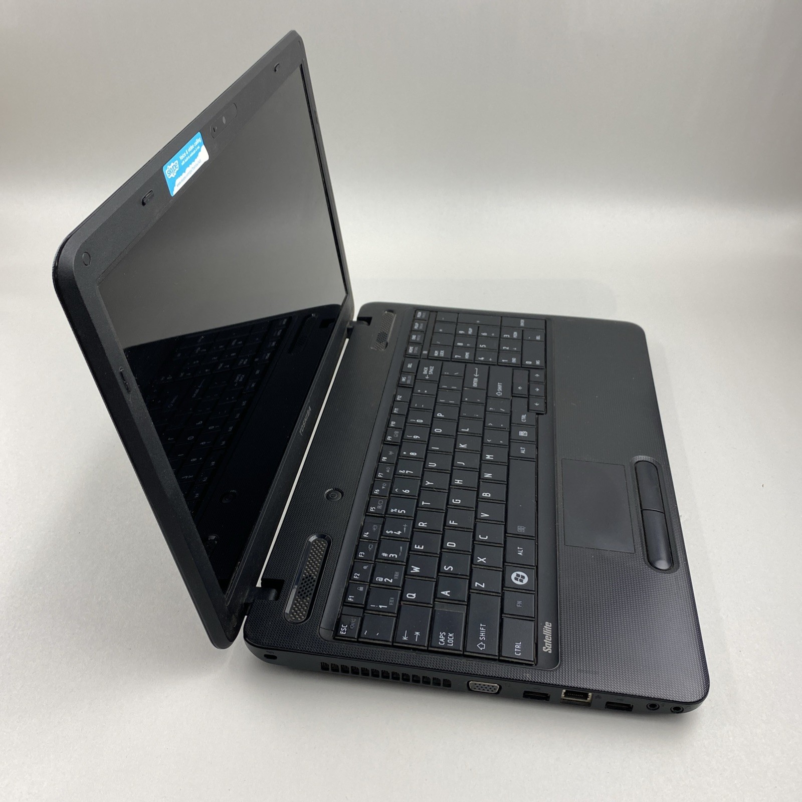 Toshiba Satellite C650 Core i3-2310M 2.10GHz 4GB RAM 15.6″ No Battery/HDD/OS